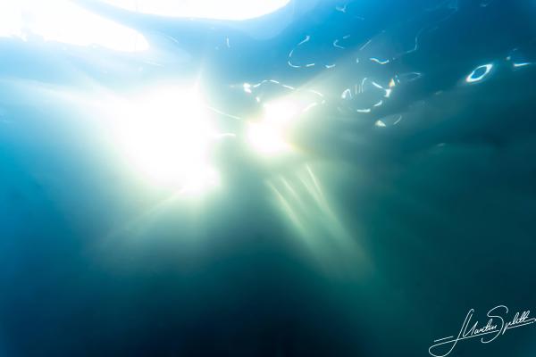 Licht wird im Wasser zäh und flüssig
